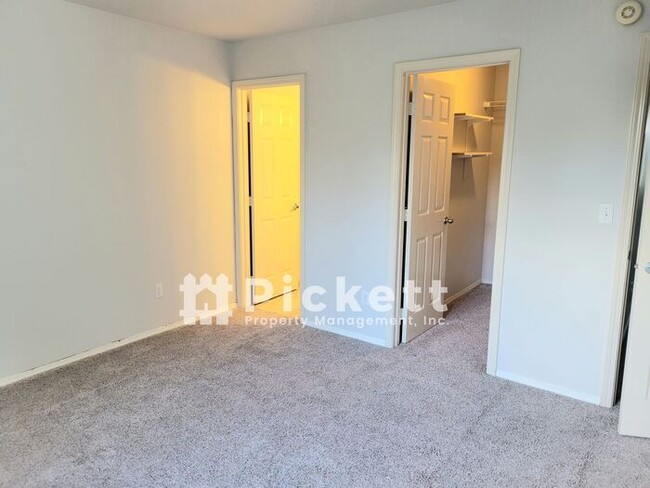 Building Photo - Lovely 3 Bedroom Ridgetop Townhome
