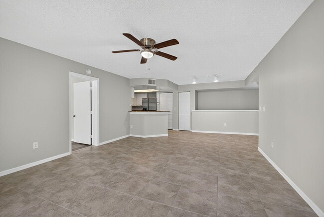 Building Photo - 1100 Crestwood Ct S