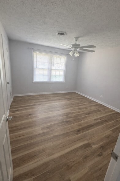 Building Photo - 730 Bradley Dr