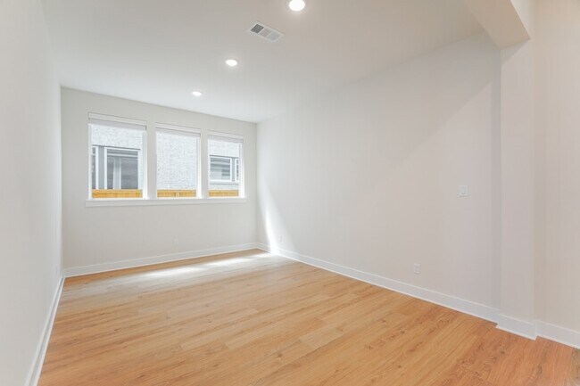 Building Photo - 28156 Graywood Dr