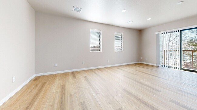Building Photo - 2 Bed / 2 Bath Newly Renovated Apartment | Walkable Amenities in SW Loveland