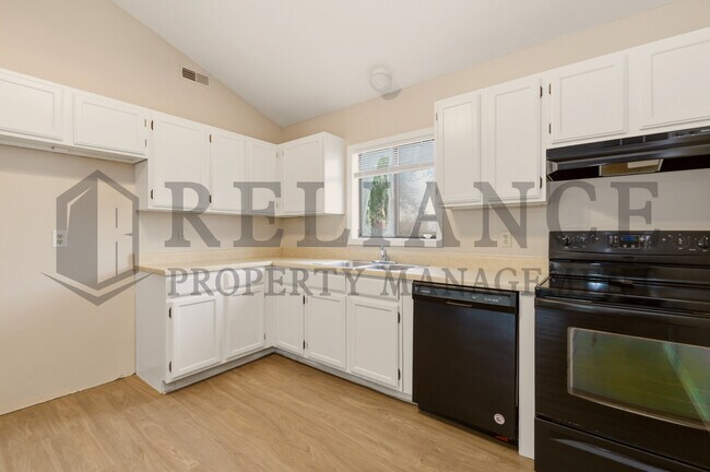 Building Photo - 5026 W Newell St