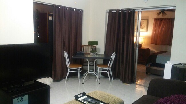 Building Photo - 8404 NW 59th Ct