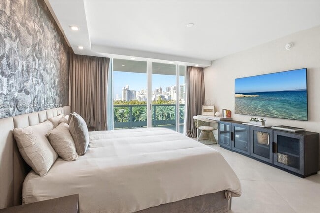 Building Photo - 2127 Brickell Ave