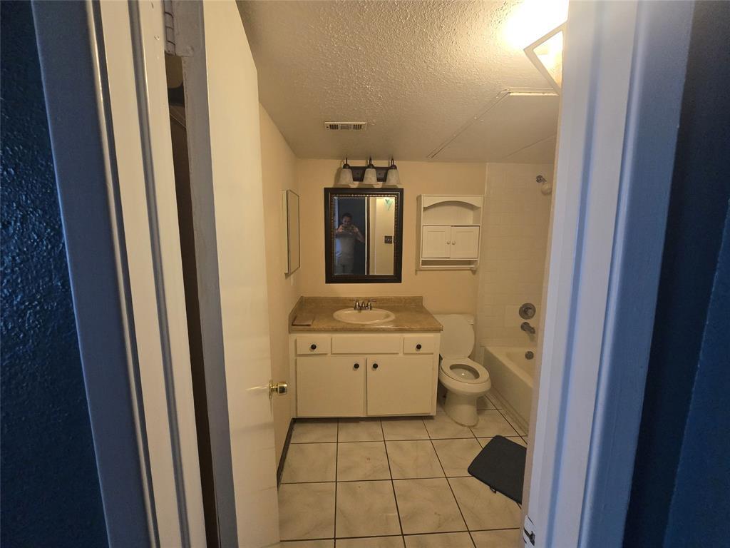 Building Photo - 2626 Holly Hall St