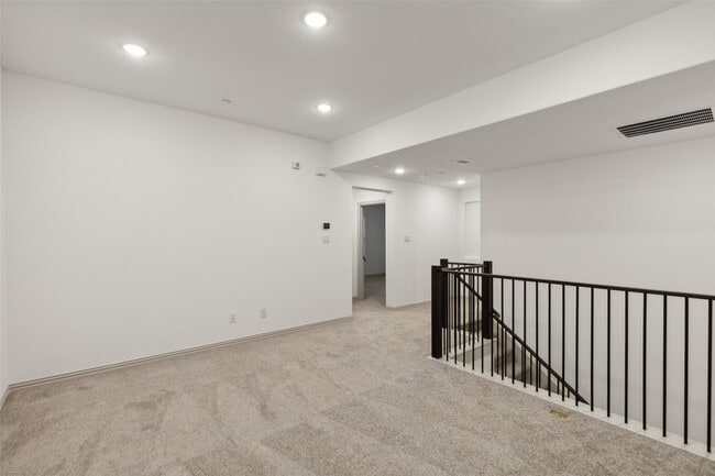 Building Photo - 7135 Buchanan Dr