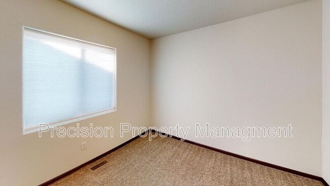 Building Photo - 578 Westwind Rd