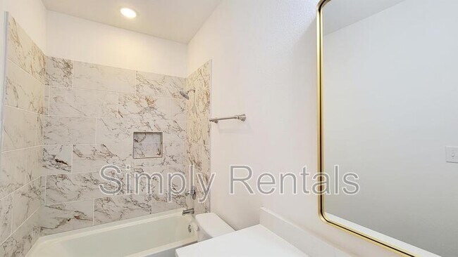 Building Photo - Gordon 3304