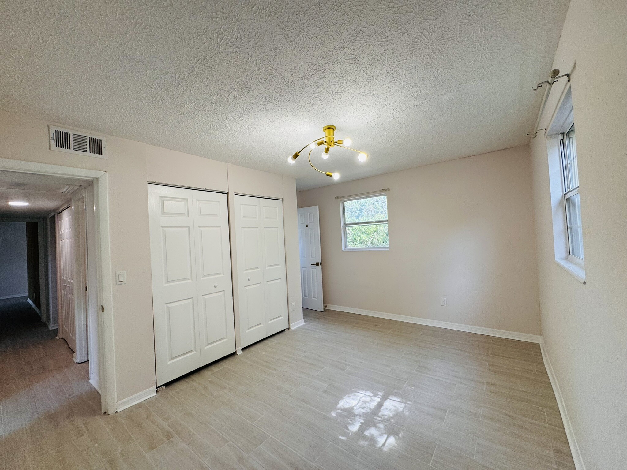 Building Photo - 6650 Pinnochio Dr