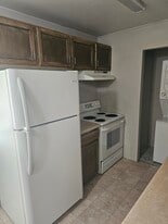 Building Photo - 451 Golden Cir