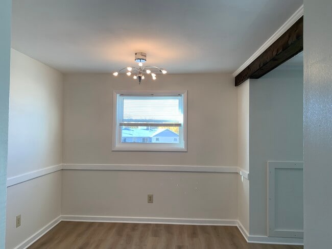 Building Photo - 11 Warren Lodge Ct