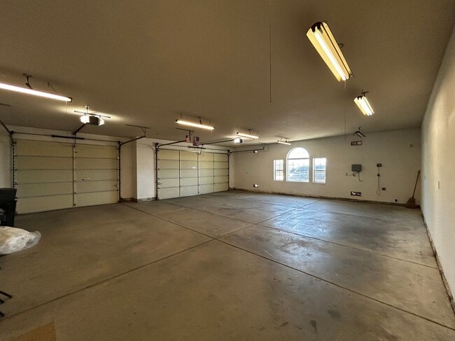 Building Photo - 8127 W Ave E12