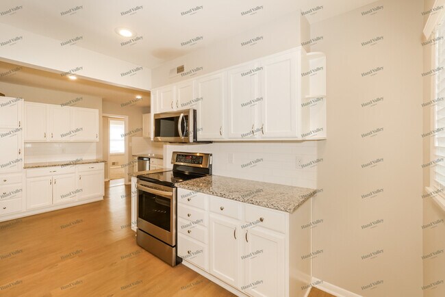 Building Photo - 9802 England Dr