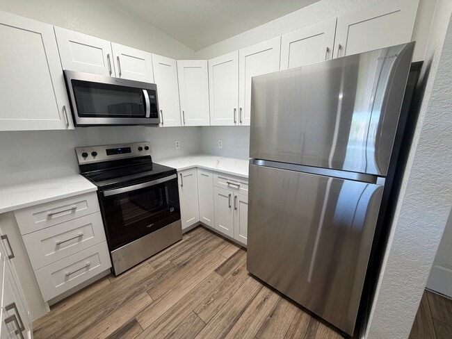 Building Photo - ANNUAL RENTAL - KEY ROYAL CONDO -THIRD FLOOR- 2 BED-1 BATH