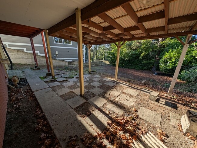 Building Photo - Available Now in Navy Yard City! New Floors & Paint! Tons of Space & Storage.