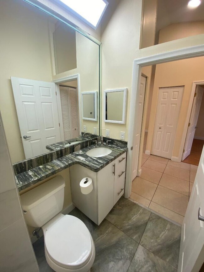 Building Photo - 3090 S Oakland Forest Dr