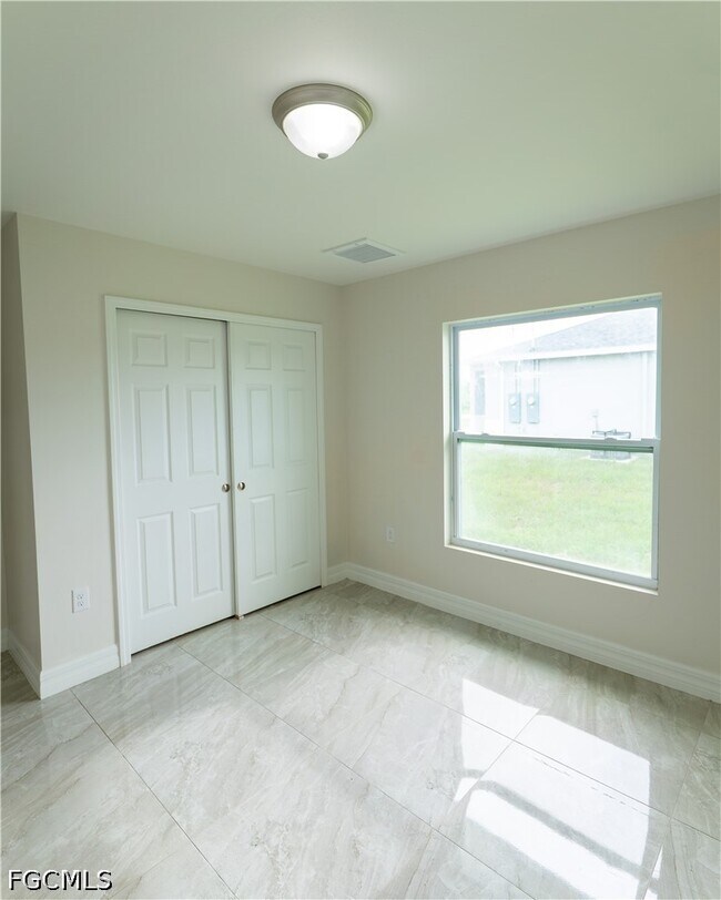 Building Photo - 941 Jaguar Blvd
