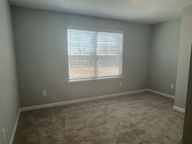 Building Photo - 153 Stonehenge Cir