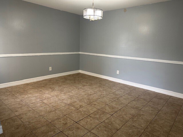 Building Photo - 119 Talisman St