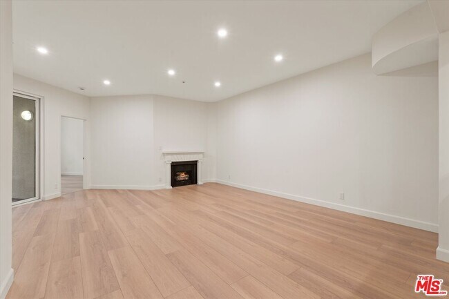 Building Photo - 620 S Gramercy Pl