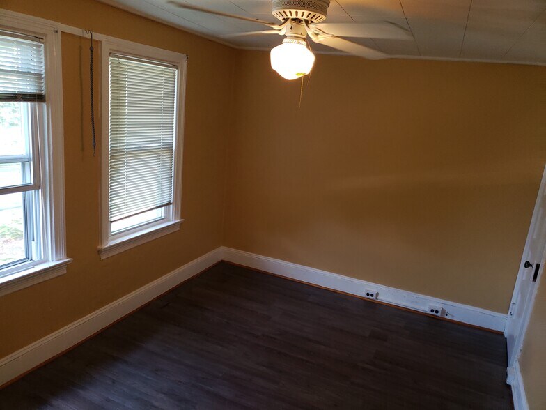 Bedroom - 754 E Washington Ave