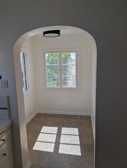 Breakfast Nook / Office - 436 Orizaba Ave
