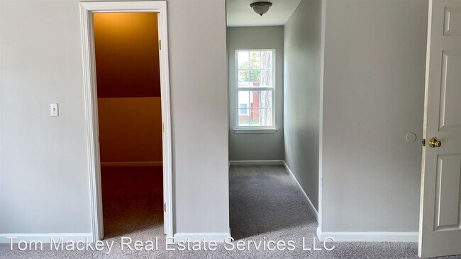 Building Photo - 6 br, 3 bath House - 1133 S. Burgess Dr.
