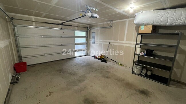 Building Photo - Modern and Stylish 3 BD | 3.5 BA Townhome ...