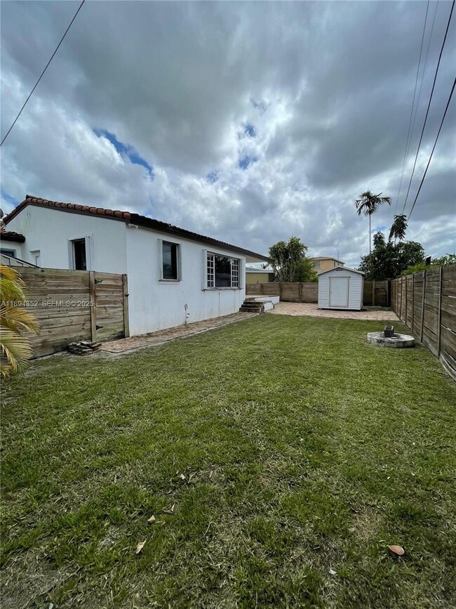 Building Photo - 8301 SW 27th Terrace