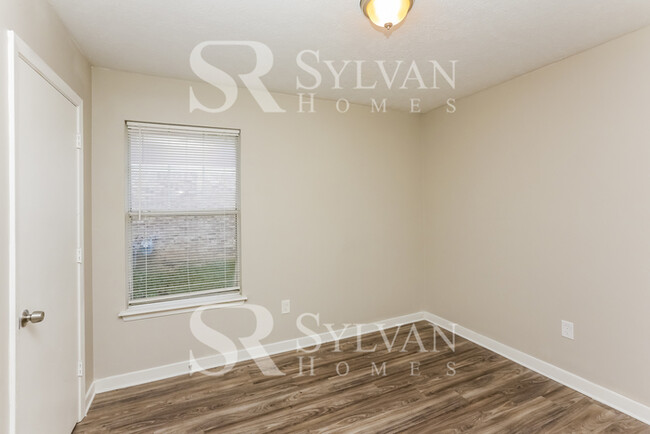 Building Photo - Stunning 3BR, 2BA home