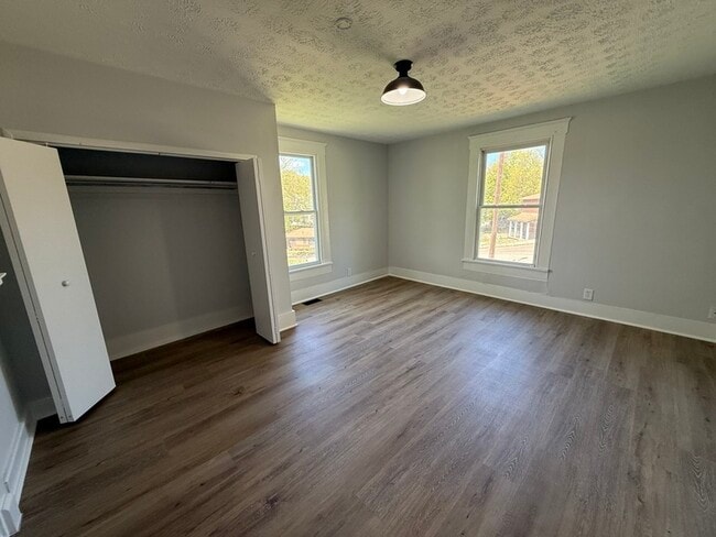 Building Photo - 1514 Jourolman Ave