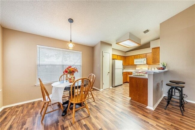 Building Photo - 3010 Red Bay Dr