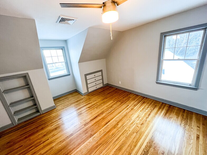 Bedroom 2 - 1722 Broadway St N