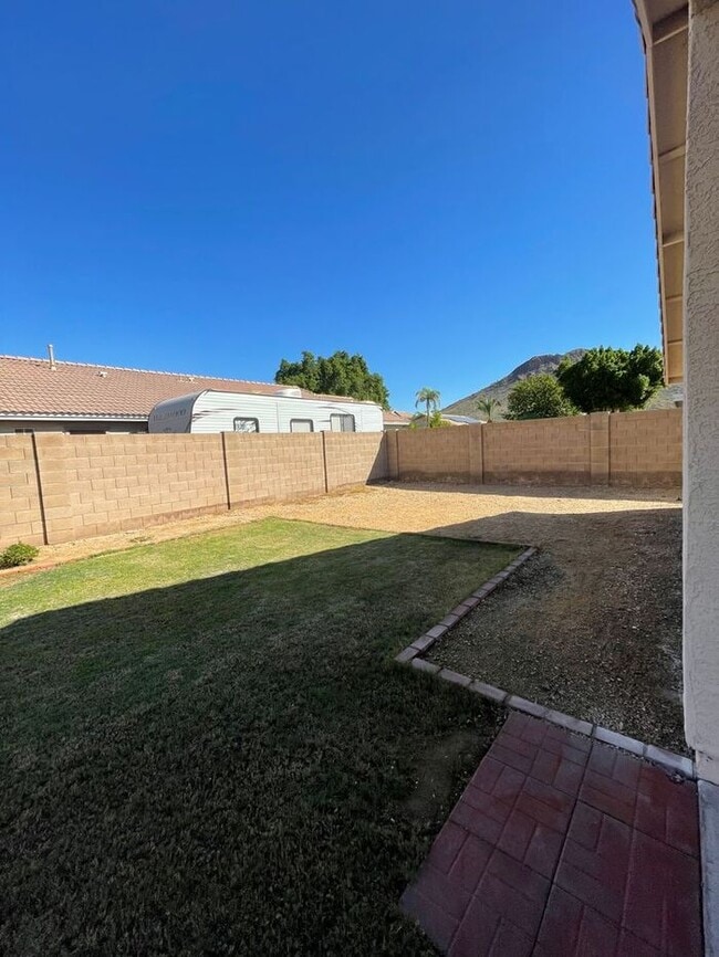 Building Photo - READY TO VIEW NOW! Beautiful 4 Bedroom 2 Bath Home in Phoenix!