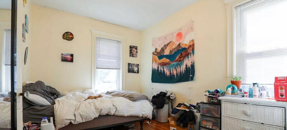 Building Photo - 44 Easton St