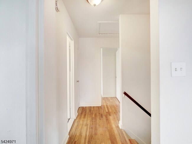 Building Photo - 138 Lincoln St