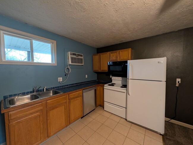 Building Photo - 1 Bedroom Upstairs apartment Just outside of Searcy