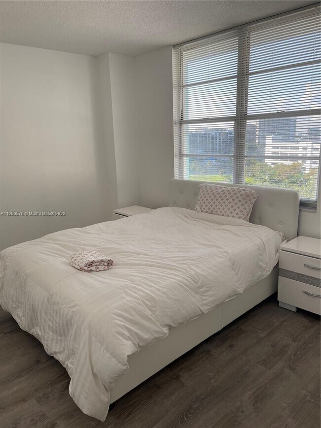 Building Photo - 3725 S Ocean Dr