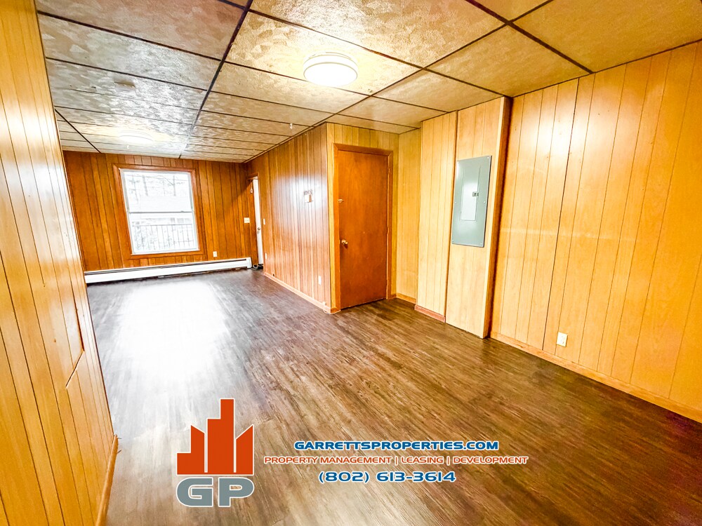 Building Photo - 36 Circle St