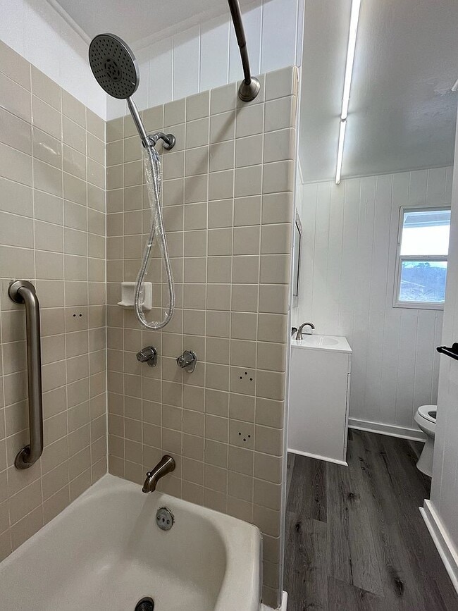 Building Photo - 400 Kapalu St