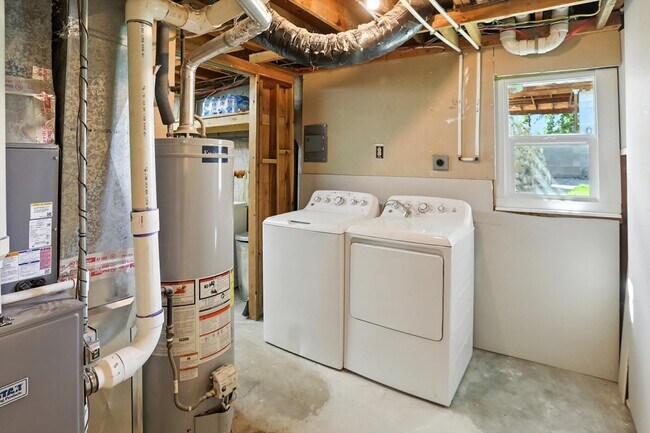 Building Photo - 8558 Harvard Park Dr