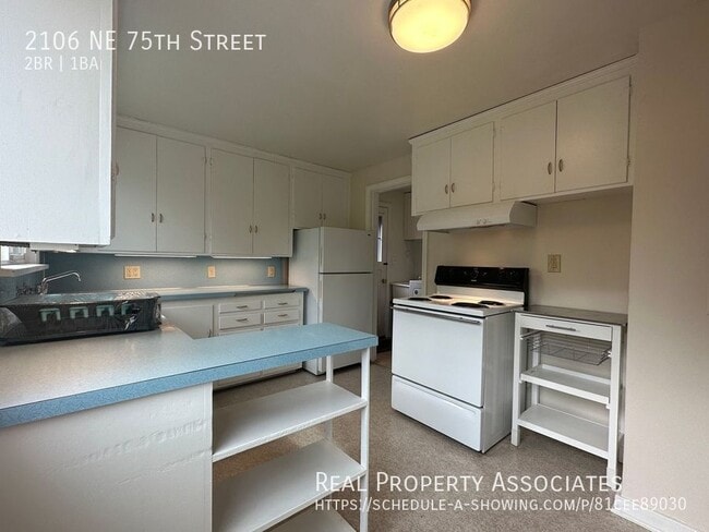 Building Photo - 2106 NE 75th St