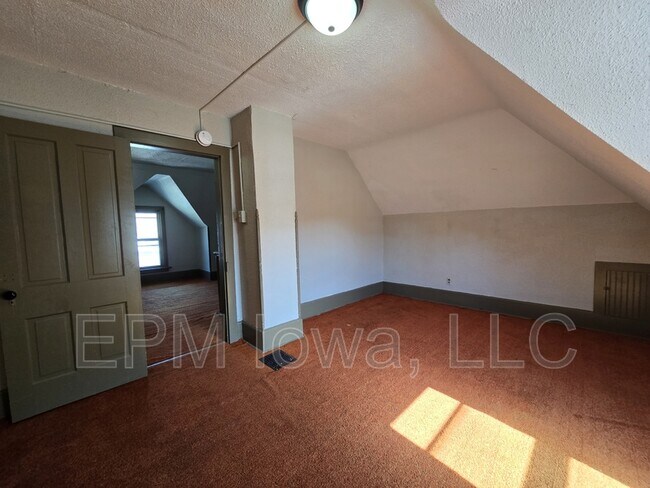 Building Photo - 333 Cottage St