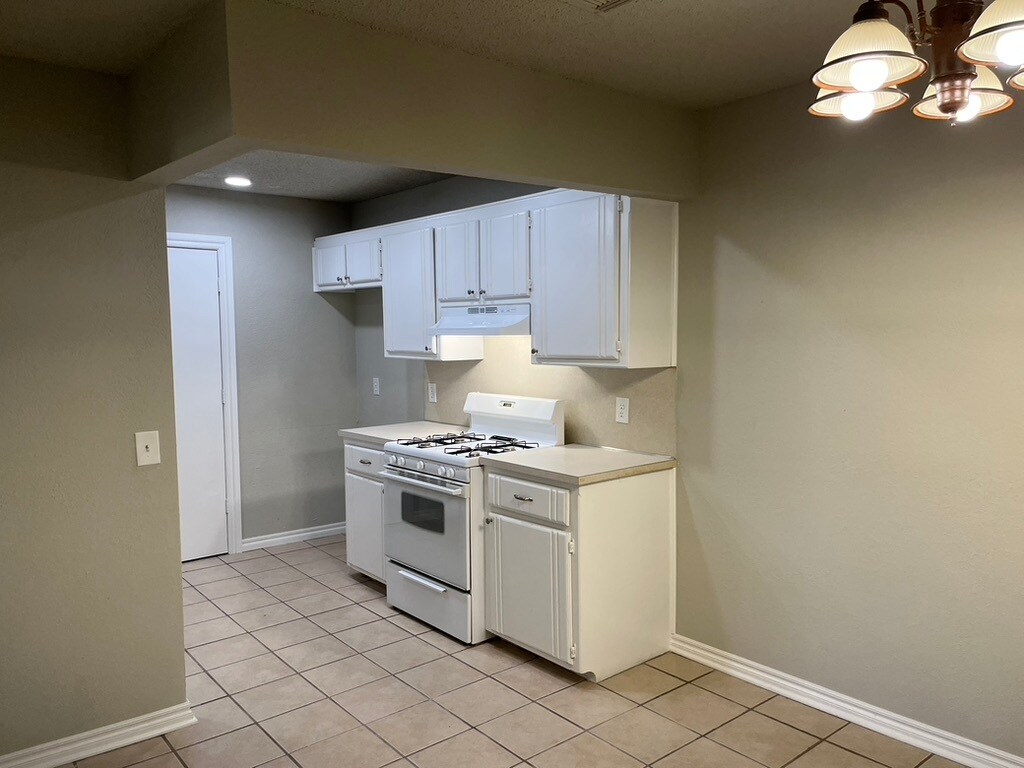 Building Photo - 1207 Sequoyah Cir