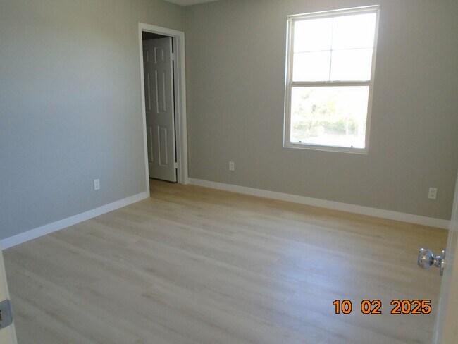 Building Photo - 2 bedroom condo in Vineyards gated community