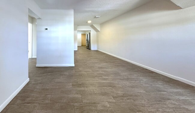 Building Photo - 2928 W Elrod Ave