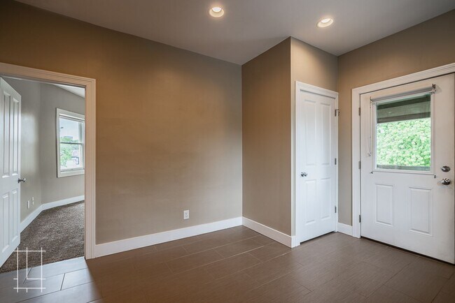 Building Photo - 1173-1175 Say Ave