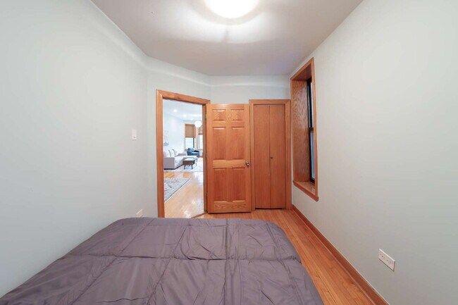 Building Photo - 3-Bedroom Apartment in Ukrainian Village / Humboldt Park!