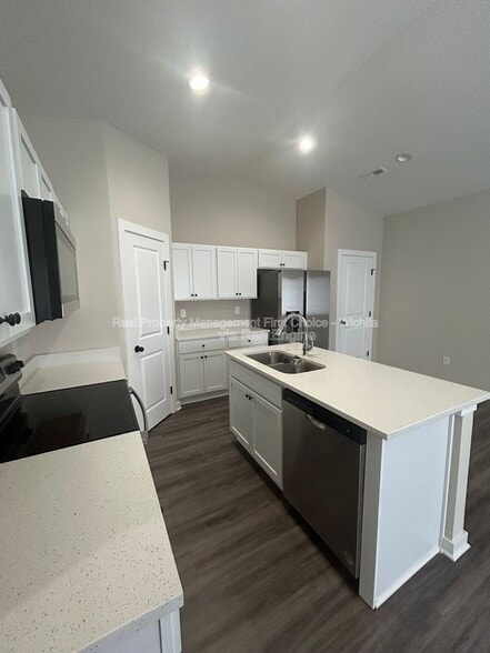 Building Photo - 1736 E Decarsky Ct