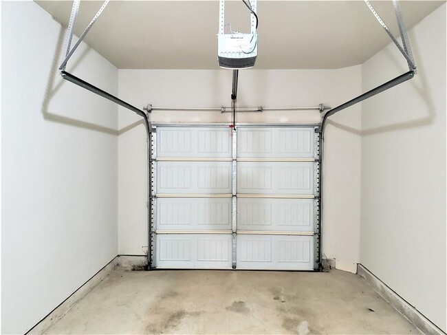 Building Photo - 349 Turtle Creek Dr